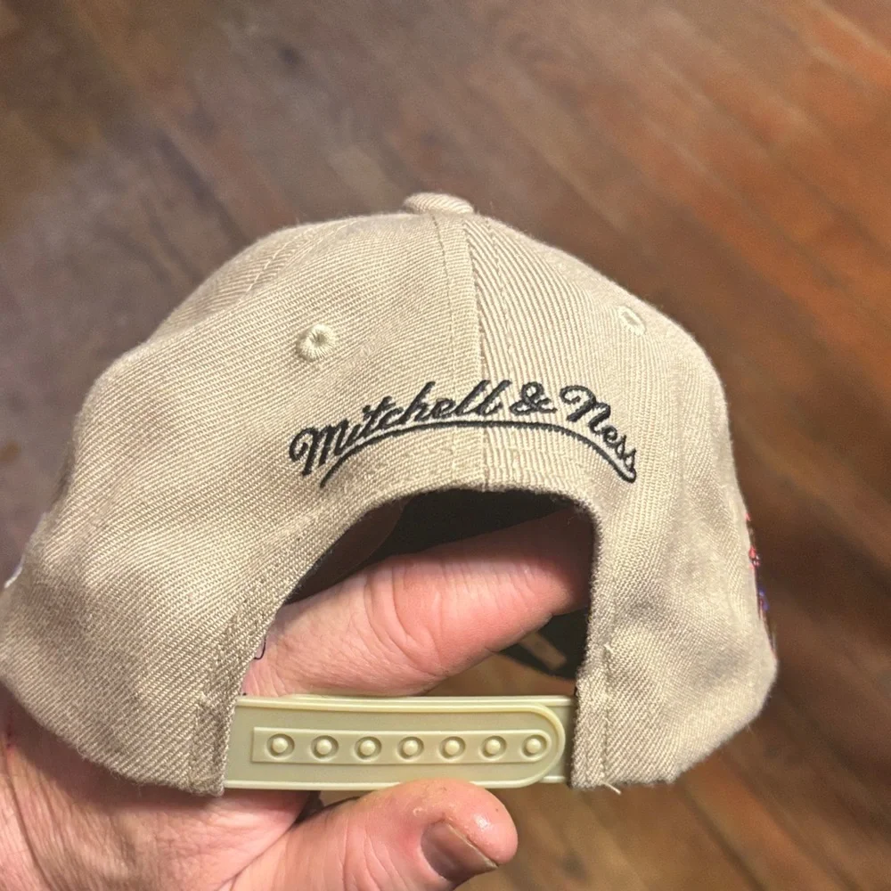 Mitchell & Ness NBA Finals 2001 Tan Hat lakers vs 76ers